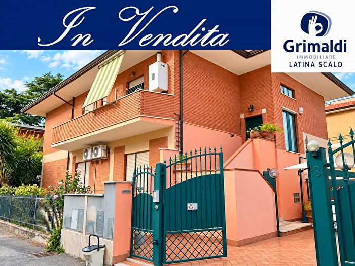 Casa in vendita in Via del Mughetto, Latina
