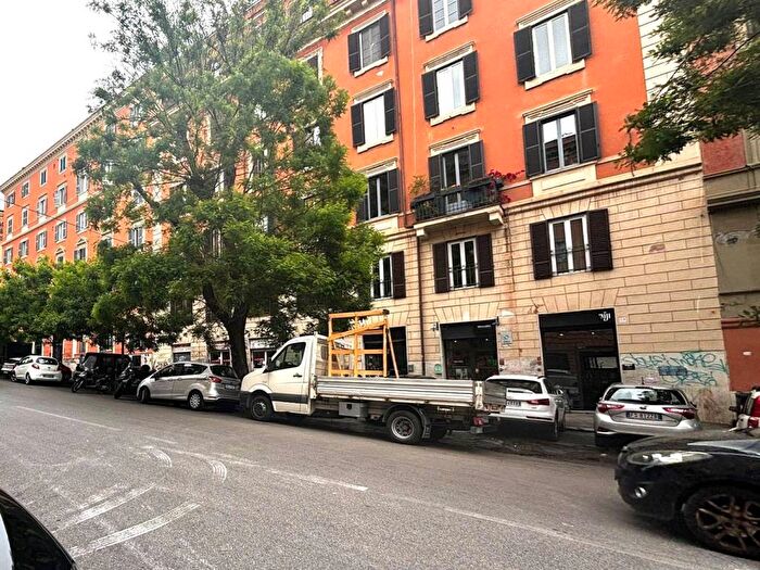 Appartamento con 5 locali in affitto in Via Goffredo Mameli, Trastevere, Roma