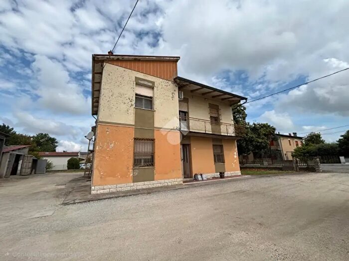 Casa con 5 locali in vendita in Via Borse, Alfonsine