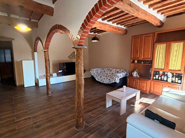 Casa con 7 locali in vendita in Porcari