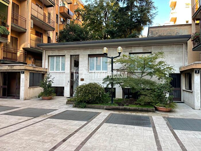 Casa trilocale in vendita in Via Valparaiso, Milano