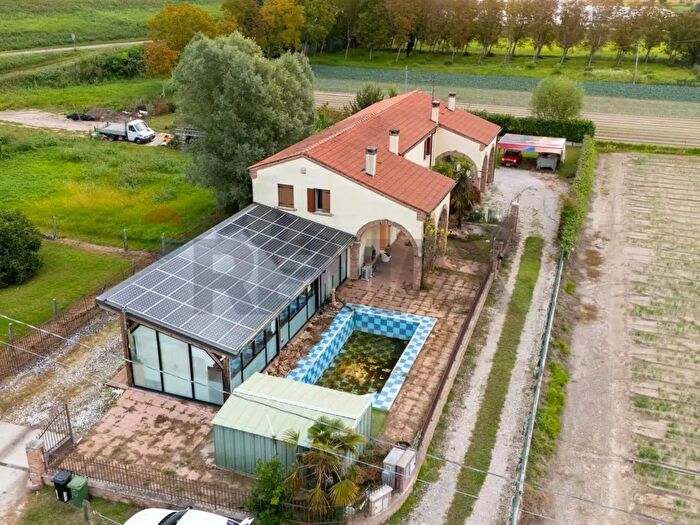 Casa con 5 locali in vendita in Via Rettilineo Zuliani, Lusia