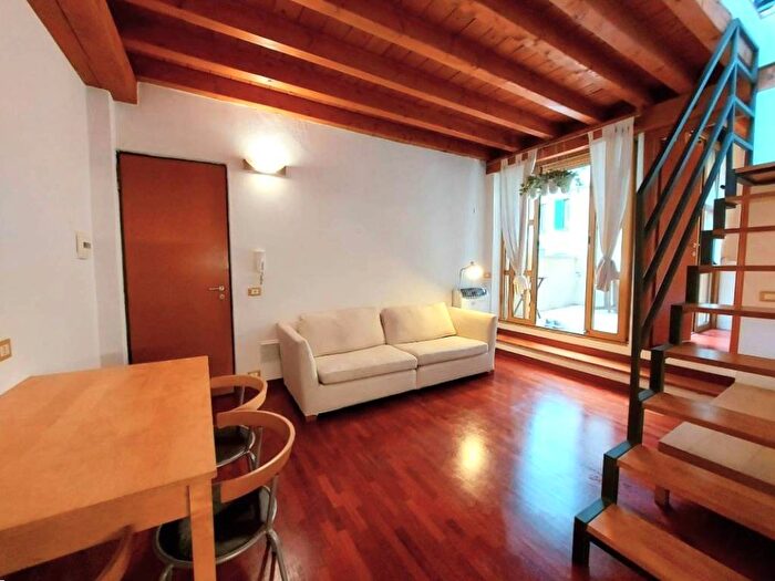 Appartamento trilocale in affitto in Via Maestri Campionesi, Cadore, Milano