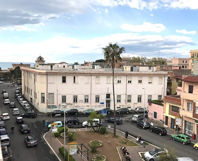 Appartamento con 5 locali in vendita in Piazza Cavalieri Vittorio Veneto, Nettuno