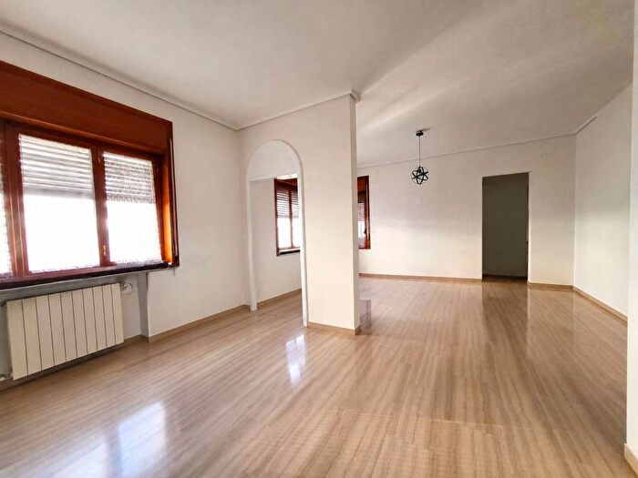 Appartamento quadrilocale in affitto in Via San Domenico, Vomero, Napoli