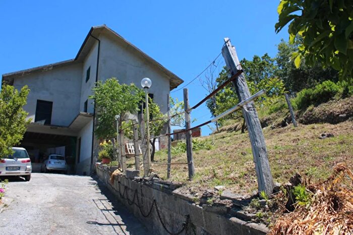 Casa con 6 locali in vendita in Contrada Arieste, Maiera