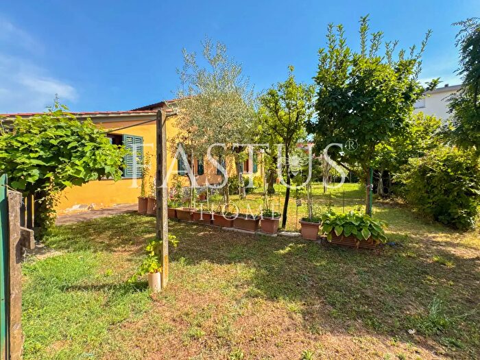 Casa con 8 locali in vendita in Via Paradiso, Monsummano Terme