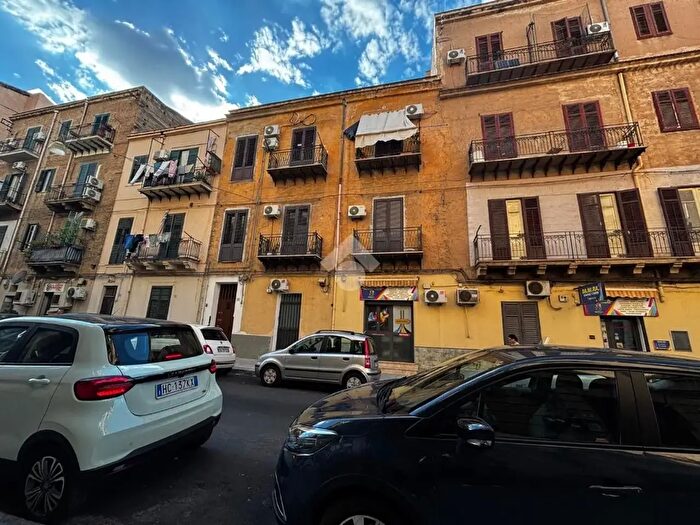 Appartamento con 5 locali in affitto in Via Piave, Palermo