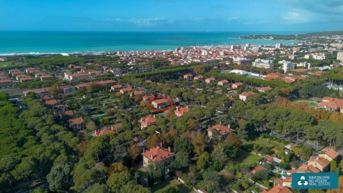 Casa con 9 locali in vendita in Via Dante, Rosignano Marittimo