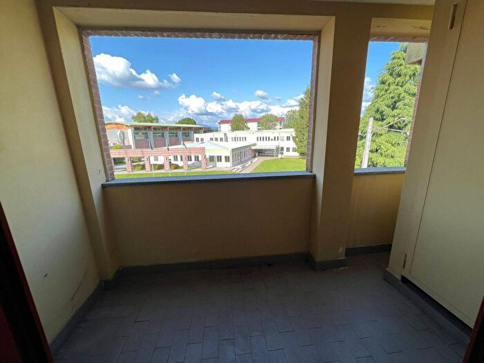 Appartamento trilocale in affitto in Via Colli Renato, Centro, Azzate