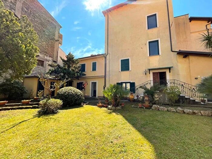 Casa con 6 locali in vendita in Sora Frosinone, Sora