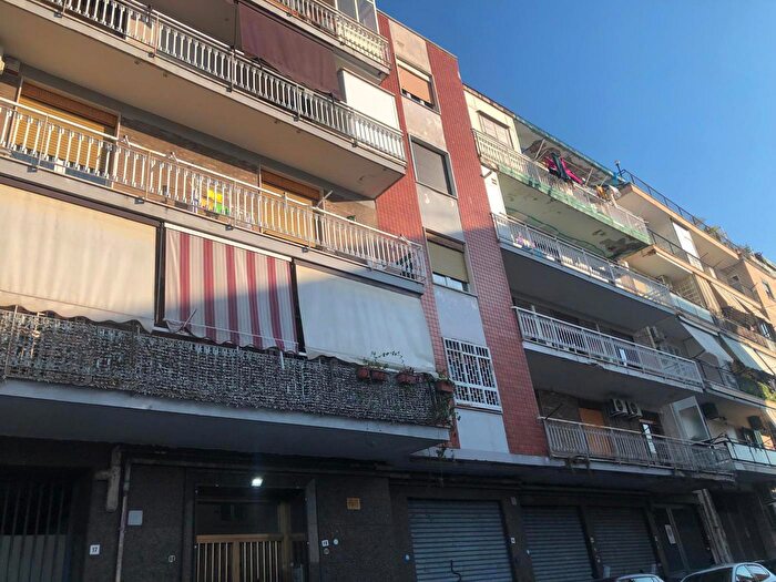 Appartamento con 5 locali in vendita in Via Cristoforo Marino, Napoli
