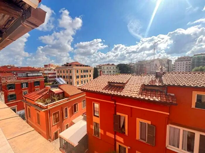 Appartamento quadrilocale in vendita in Via Como, Roma