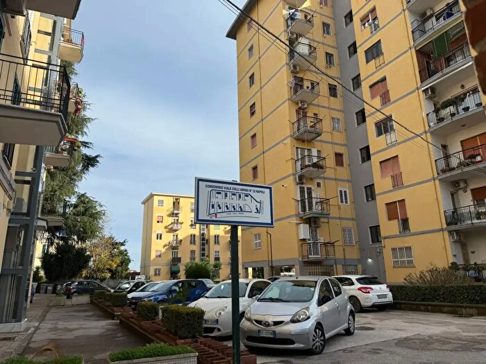 Appartamento trilocale in vendita in Viale Colli Aminei, Napoli