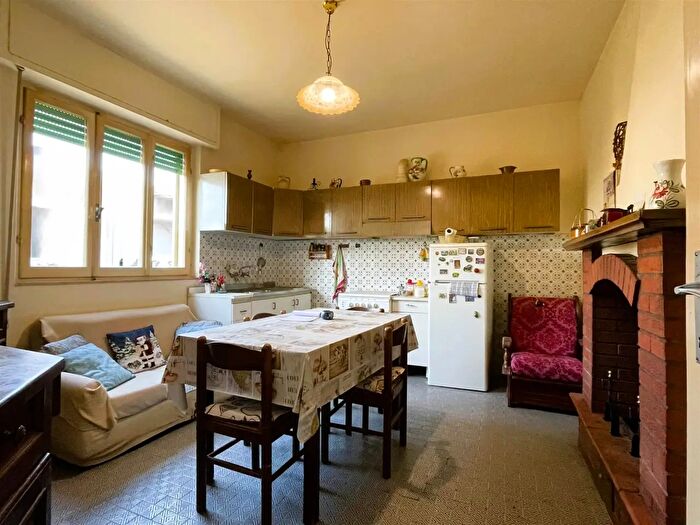 Casa con 5 locali in vendita in Pietrasanta