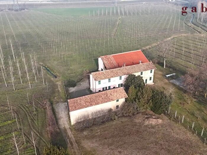 Casa con 5 locali in vendita in Cascina San Gaetano, Bernate Ticino