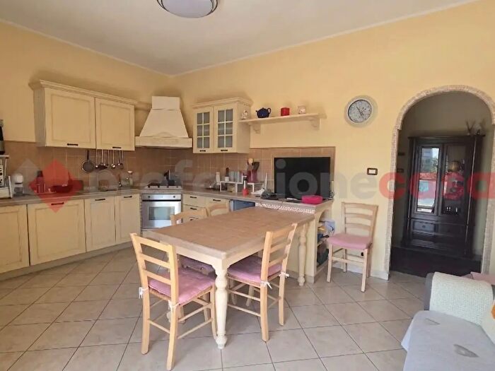 Appartamento con 5 locali in vendita in Via Barozzi, Modena