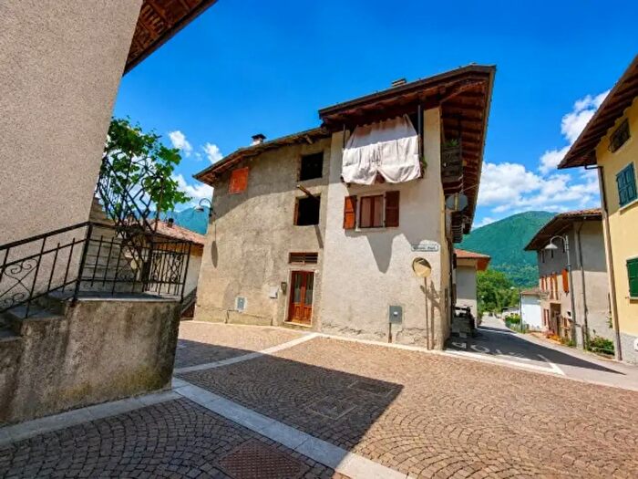 Casa quadrilocale in vendita in Via Giovanni Prati, Bondone