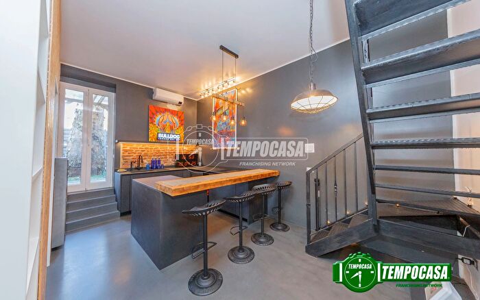 Appartamento bilocale in affitto in Via Catullo, Milano