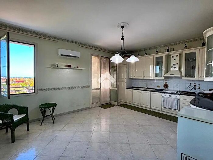 Appartamento con 5 locali in vendita in Corso dei Mille Croceverde, Palermo