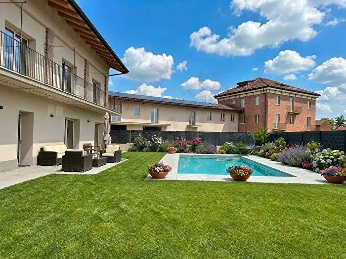 Casa con 8 locali in vendita in Via San Rocco, Strevi