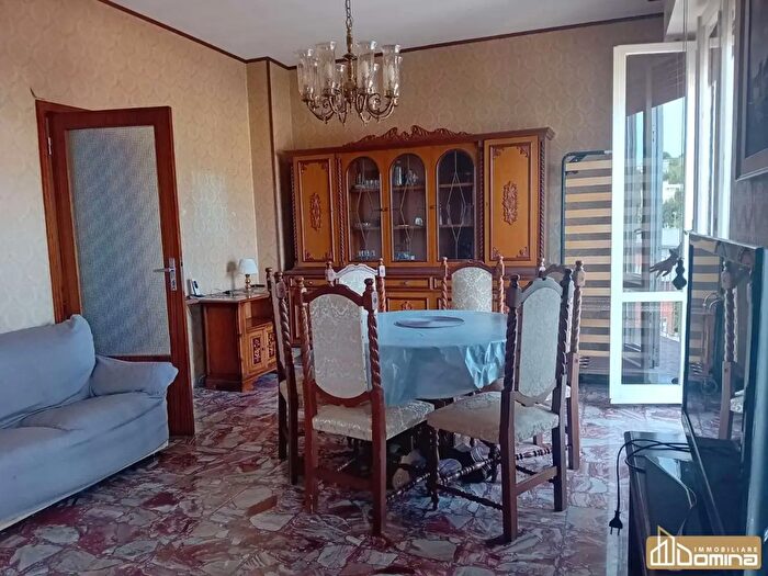 Appartamento con 5 locali in vendita in Via Fano, Ancona