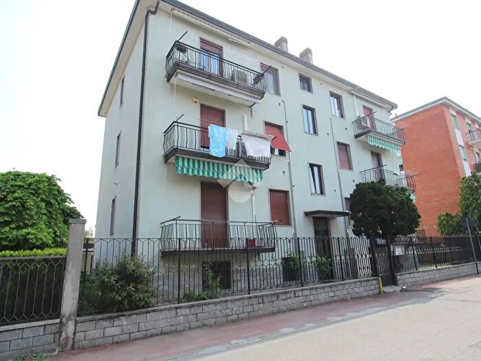 Appartamento trilocale in vendita in Via Vittorio Veneto, Bareggio