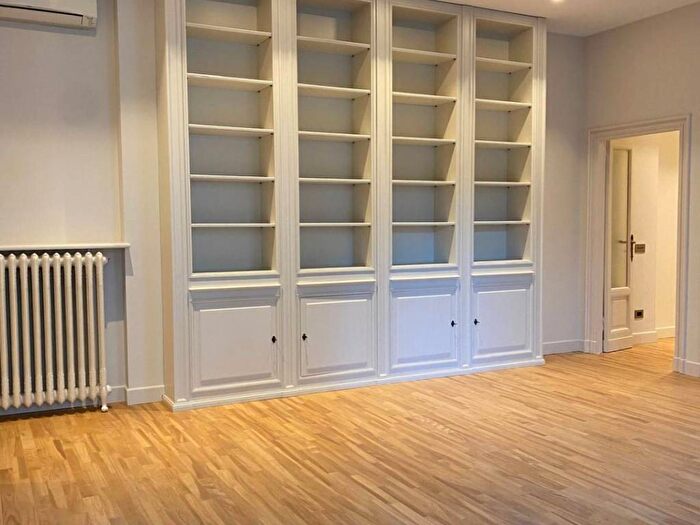 Appartamento trilocale in affitto in Via Vivaio, Palestro, Milano