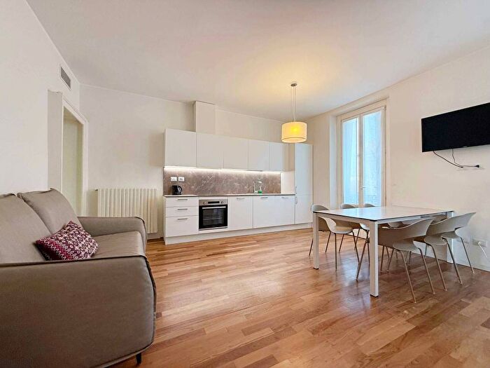 Appartamento trilocale in affitto in Via Antonio Stoppani, Morgagni, Milano