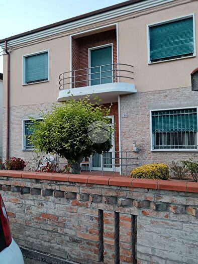 Casa con 7 locali in vendita in Via Zappaterra, Copparo