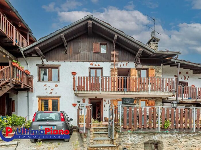 Casa con 7 locali in vendita in Frazione Arpuilles, Aosta