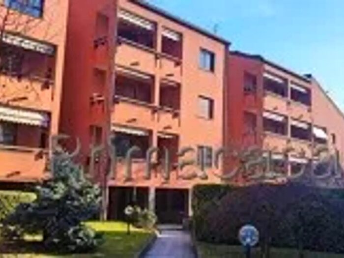 Appartamento trilocale in vendita in Via Ferrucci, Monza