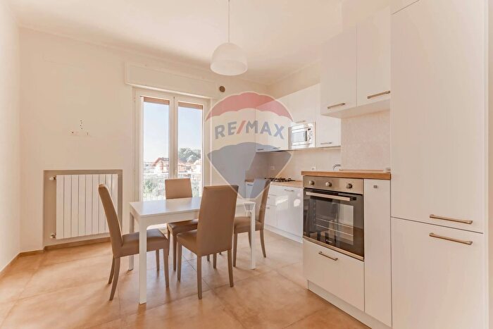 Appartamento trilocale in vendita in Via Plava d, Bari