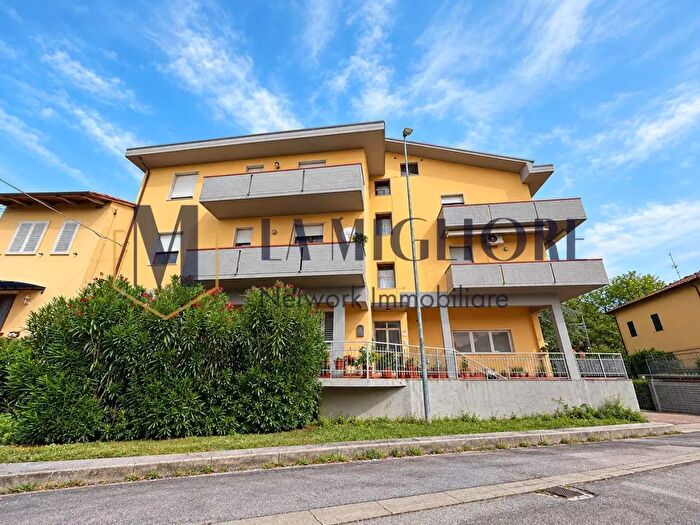 Appartamento trilocale in vendita in Via Fornacelle, Montemurlo