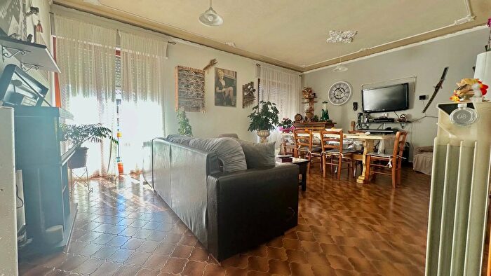 Appartamento con 5 locali in vendita in Via Roma, Guspini