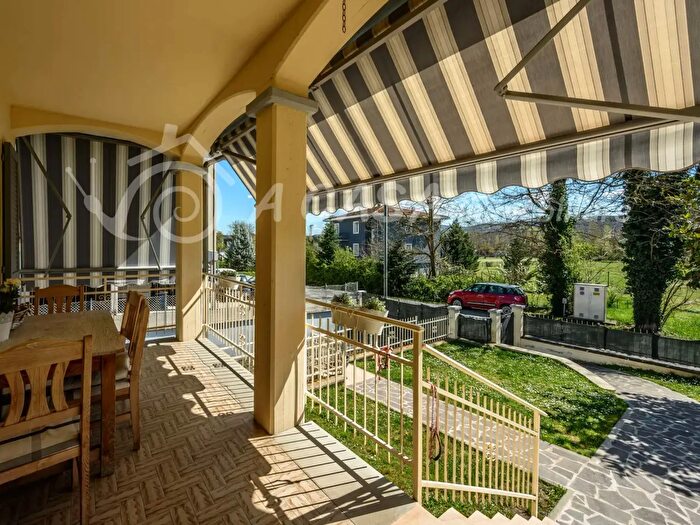 Casa con 7 locali in vendita in Via Marconi, Varano De' Melegari