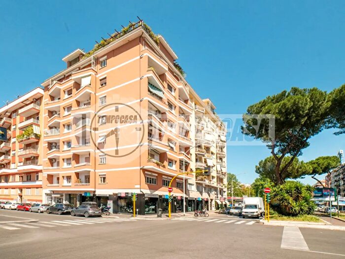 Appartamento quadrilocale in vendita in Via Carlo Cipolla, Roma