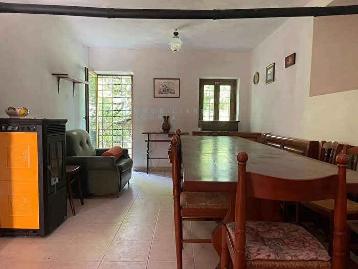 Casa con 7 locali in vendita in Via Brancher, Pornassio