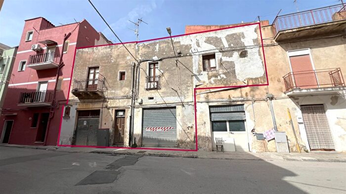 Casa con 6 locali in vendita in Via Scaglione Sciacca, Sciacca