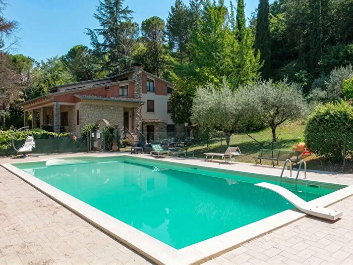 Casa con 8 locali in vendita in Via Tagliamento, Perugia