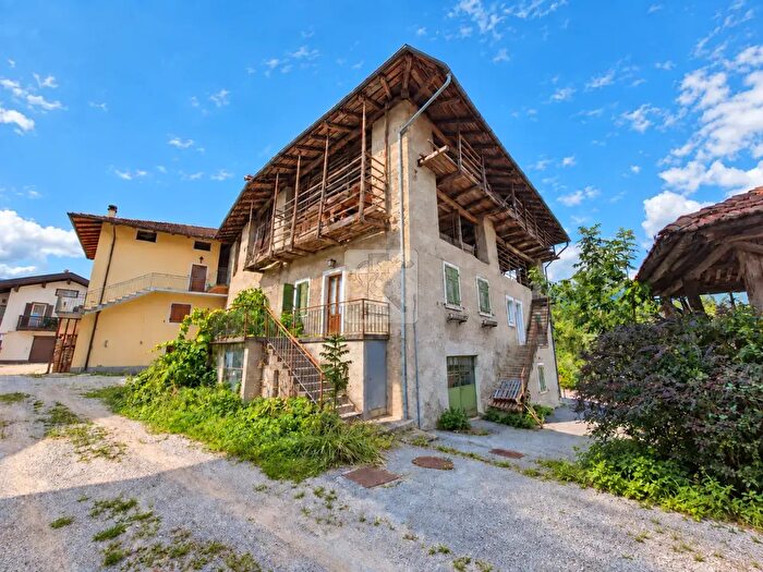 Casa con 6 locali in vendita in Frazione Cares, Comano Terme