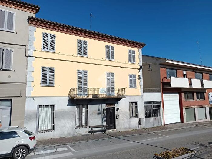 Casa con 10 locali in vendita in Viale Bianco Corrado, Costigliole DAsti