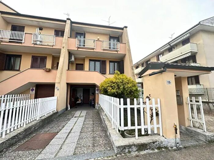 Casa quadrilocale in vendita in Trecate