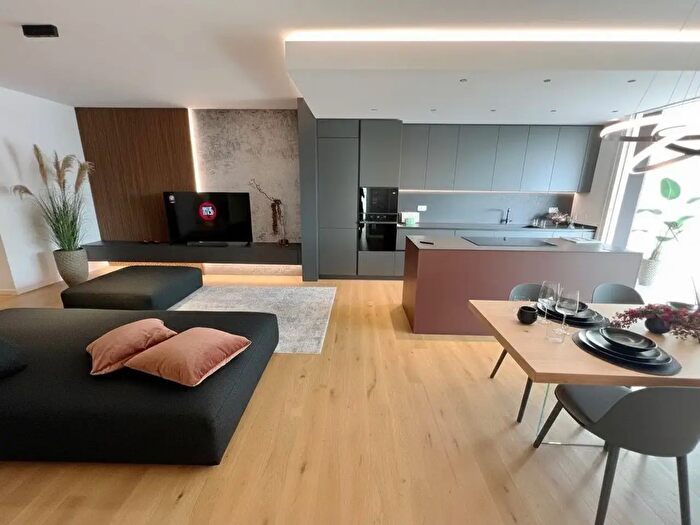 Appartamento con 5 locali in vendita in Via Beato Pellegrino, Padova