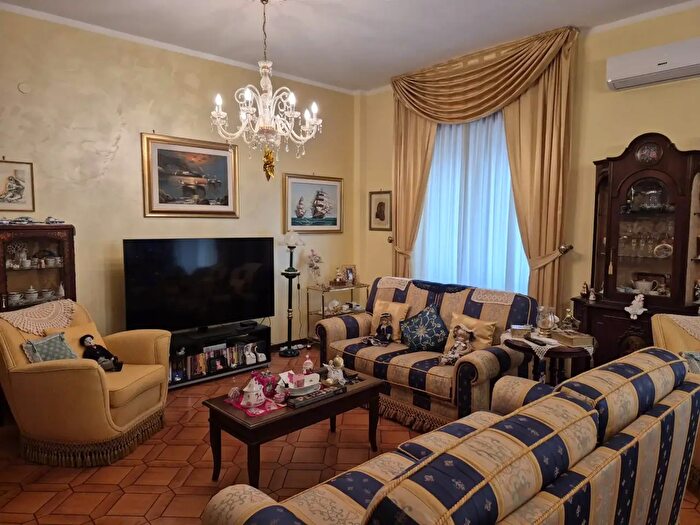 Appartamento con 6 locali in vendita in Via delle Medaglie dOro Via XXIV Maggio, Cosenza