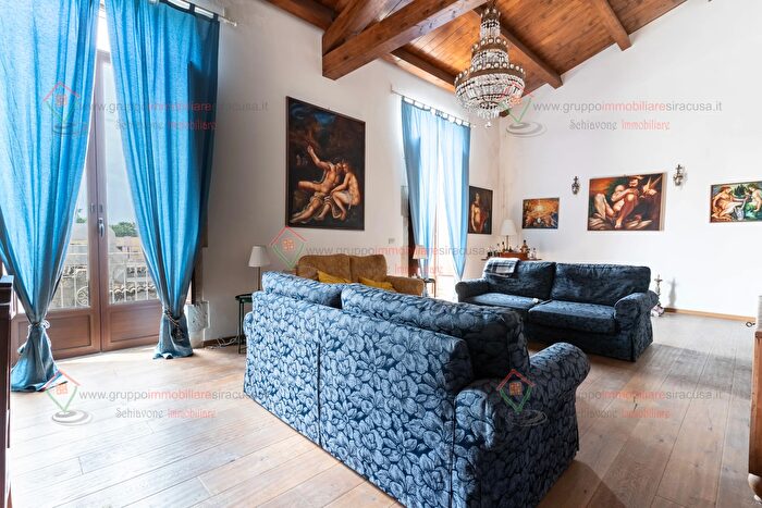 Appartamento con 7 locali in vendita in Siracusa