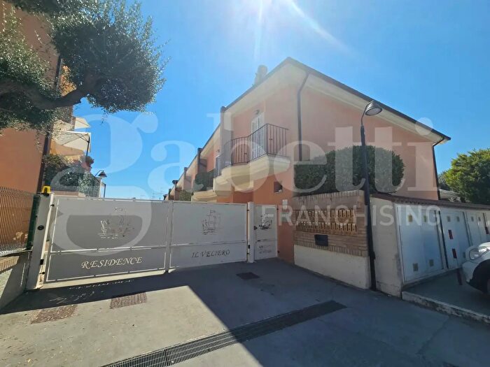 Appartamento trilocale in vendita in Via Vascello, Tortoreto