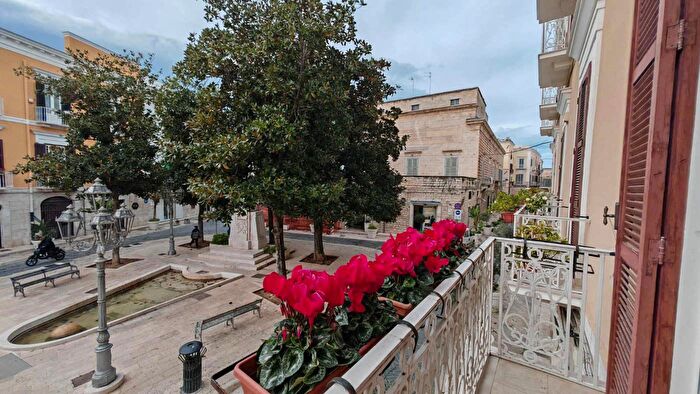 Appartamento quadrilocale in vendita in Piazza della Libertà, Trani