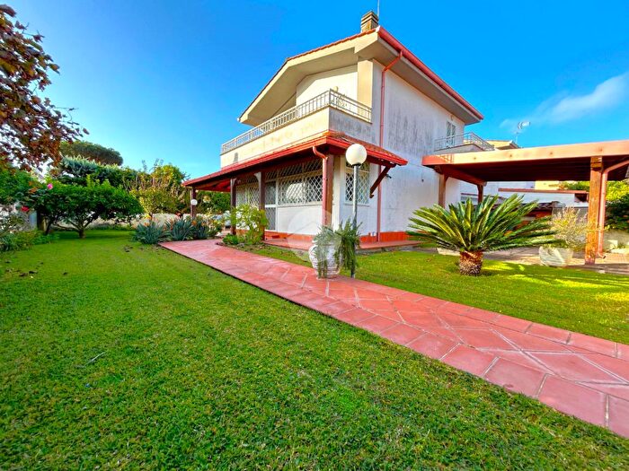 Casa quadrilocale in vendita in Via del Mare, Anzio