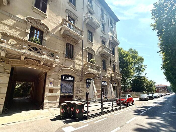Appartamento trilocale in affitto in Corso Regina Margherita, Vanchiglia, Torino